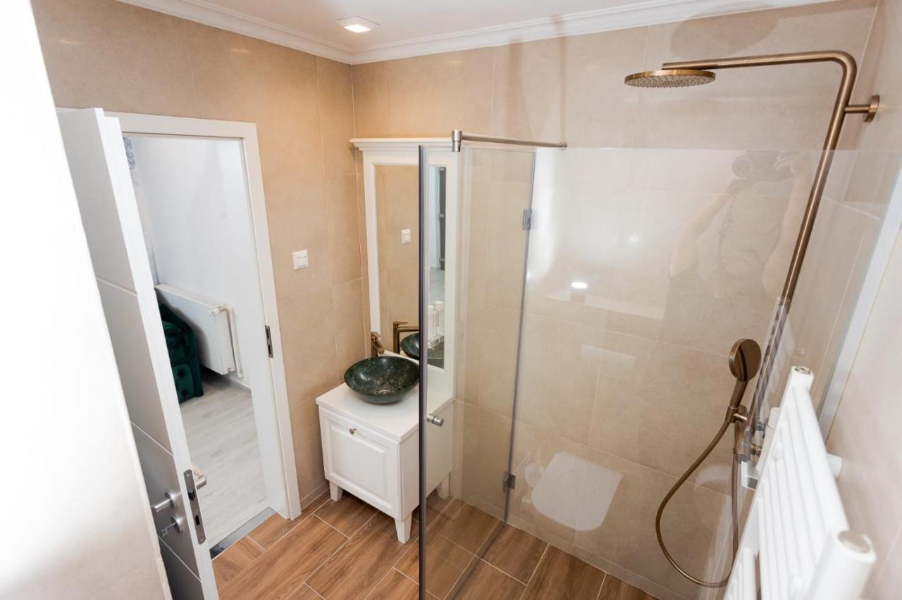 Apartament Carolyne บิสตริซา ภายนอก รูปภาพ