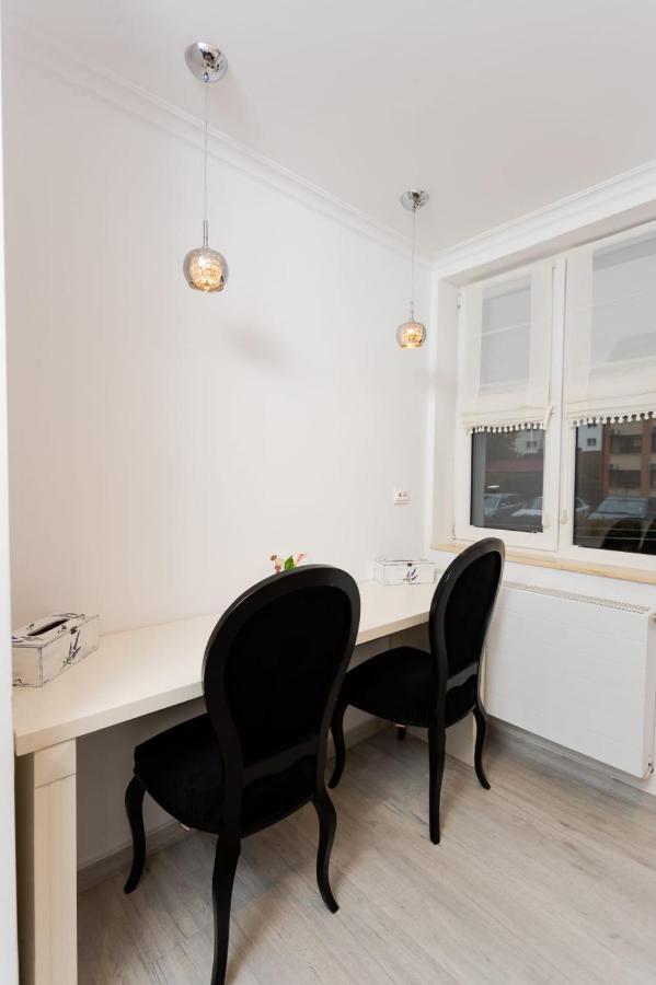 Apartament Carolyne บิสตริซา ภายนอก รูปภาพ