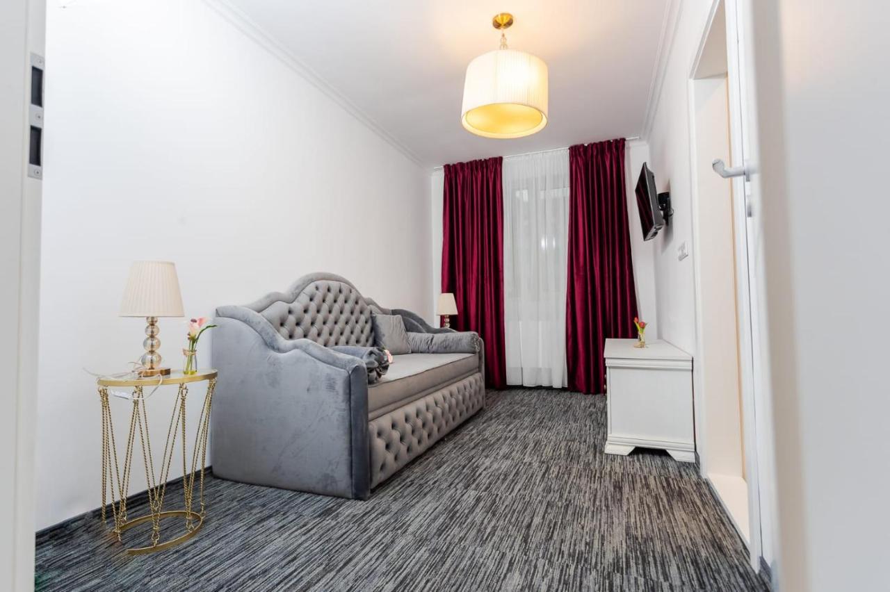 Apartament Carolyne บิสตริซา ภายนอก รูปภาพ